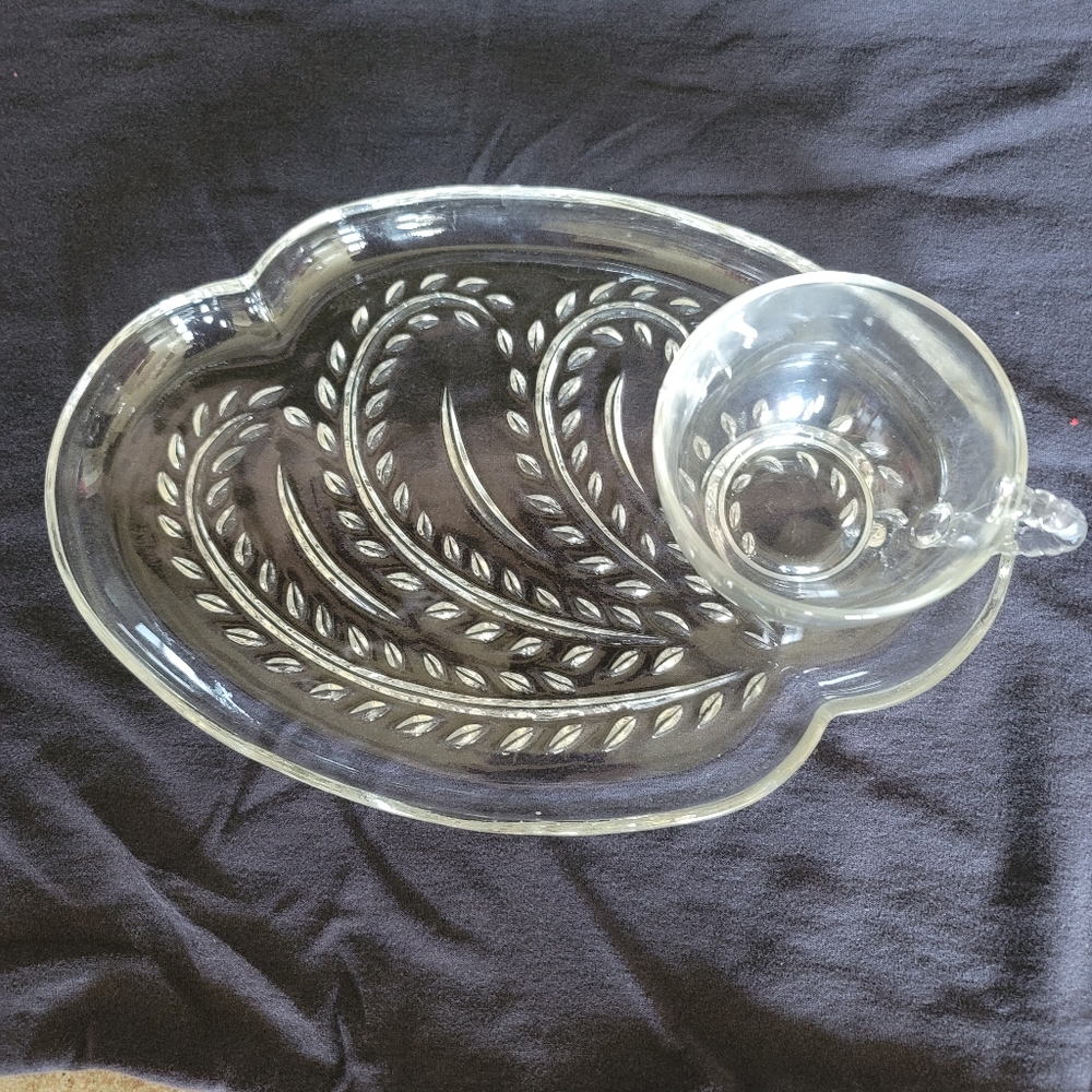 Elegant  Vintage Glass Lunch/Snack Plates with cups - Wheat Design